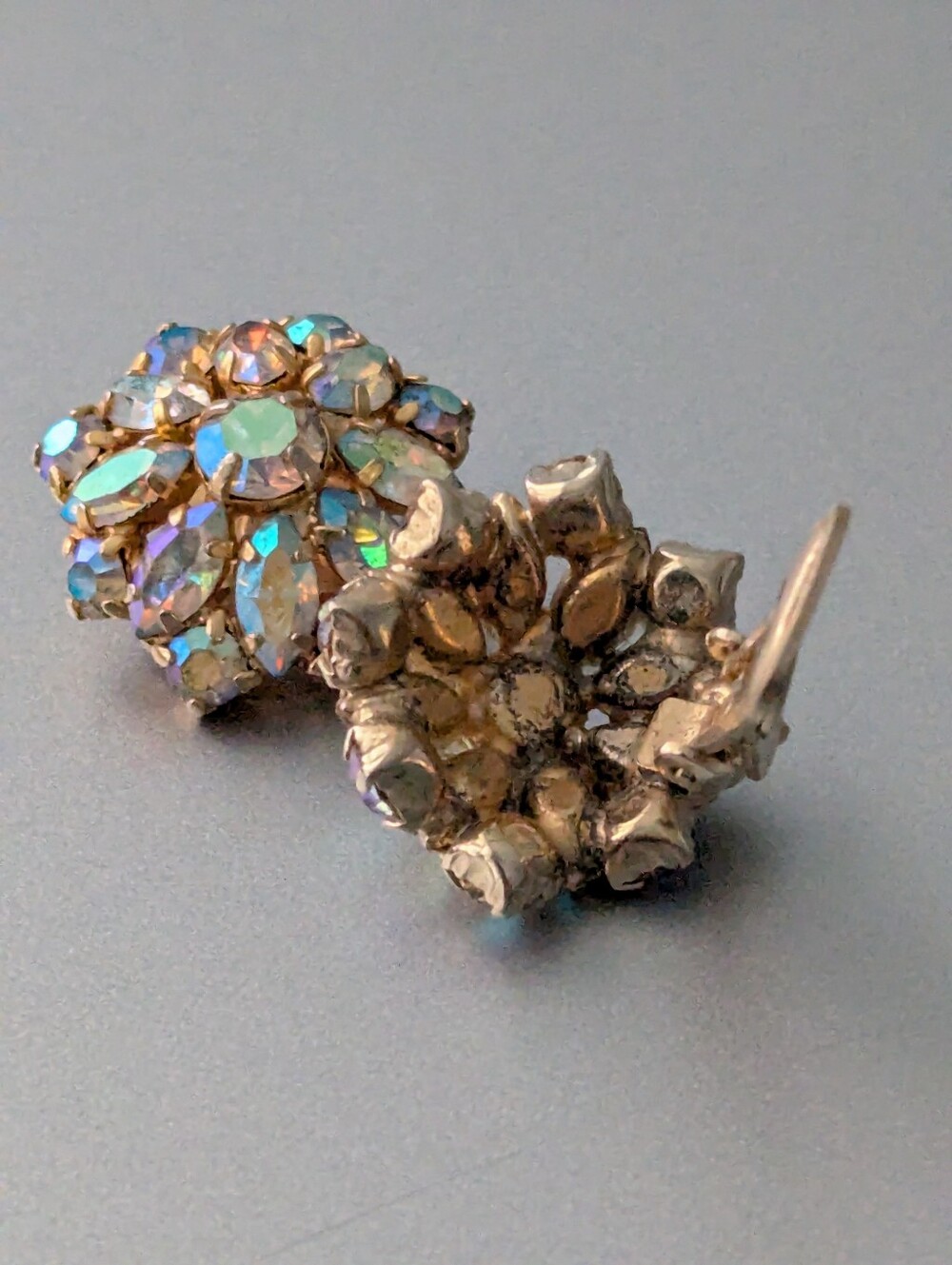 Vintage 1950's Weiss Aurora Borealis Earrings! Beautiful! - Picture 3 of 4